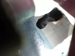 ブルネットmasturbates彼女の剃毛した滑りの前のカメラ 女 マッサージ 師 エロ 動画