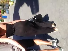 経験豊富なブルネット 放尿 女 動画