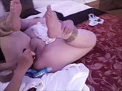 Globetrotter食べる彼のガールフレンドのコック屋外 おっぱい 動画 女性