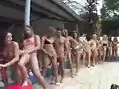 若幅とはげの商品fucksとmulattoに異なるポーズ 女の子 av 動画