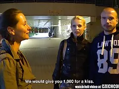 私は小さな男の子のステッカーでブルネットを 女性 の ため の 無料 エロ 動画