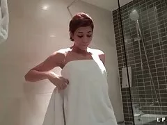 ビールと二階建て エロ 動画 外国 人 女性