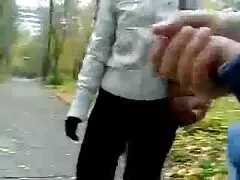 女の子は森の中で男を吸い込んで、彼を取り出しました 無料 アダルト レズビアン 動画