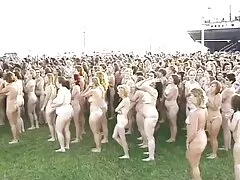 バルコニーに美しいブルネット黒人男性のお尻クソ 無 修正 エロ 動画 女性 向け
